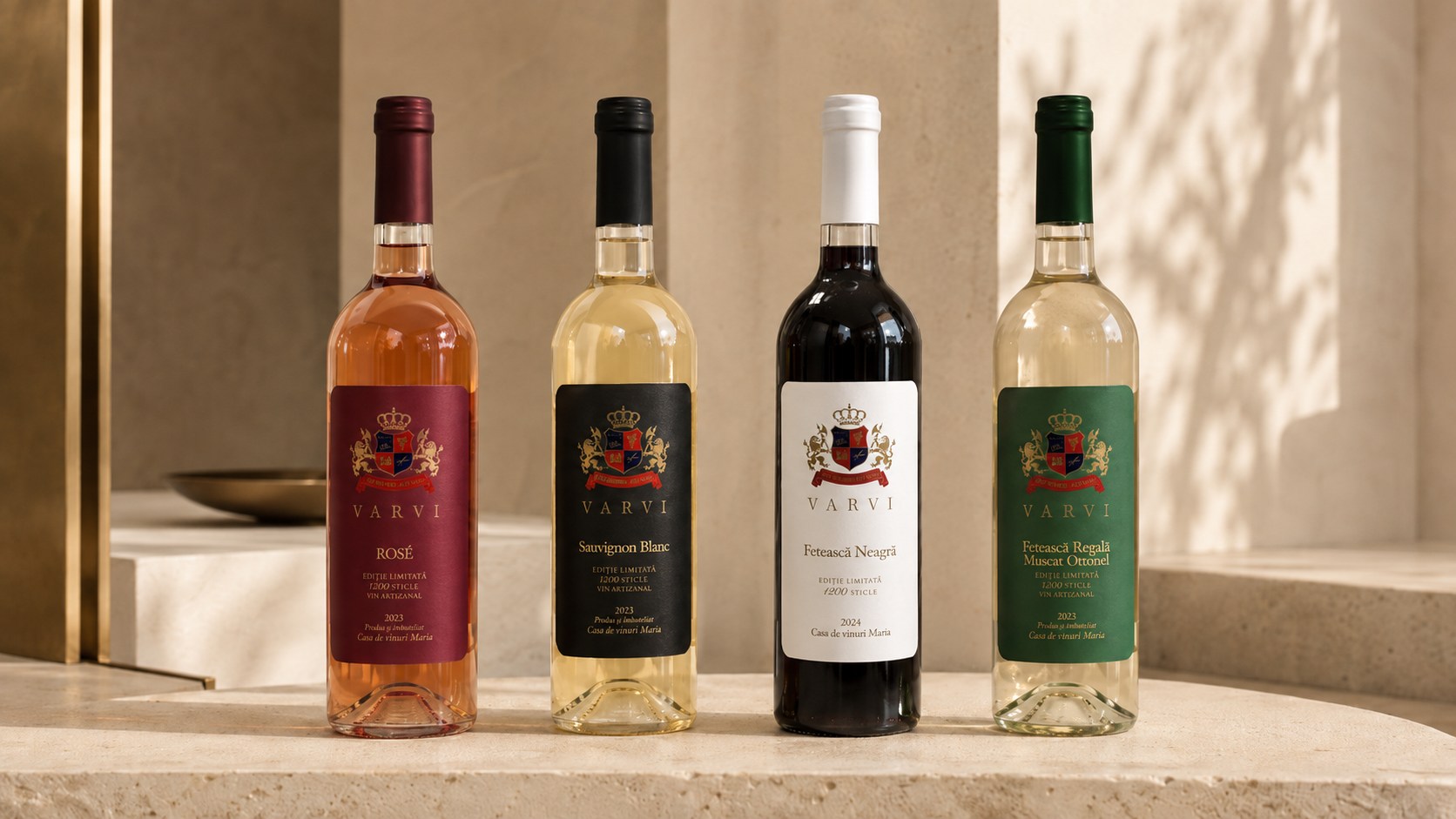 Cele patru vinuri VARVI: Rosé, Sauvignon Blanc, Fetească Neagră și Fetească Regală & Muscat Ottonel, pe o masă de piatră